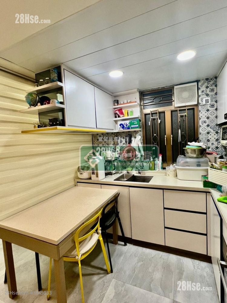 Tak Fung Building Sell 3 Bedrooms , 1 Bathroom 593 ft²