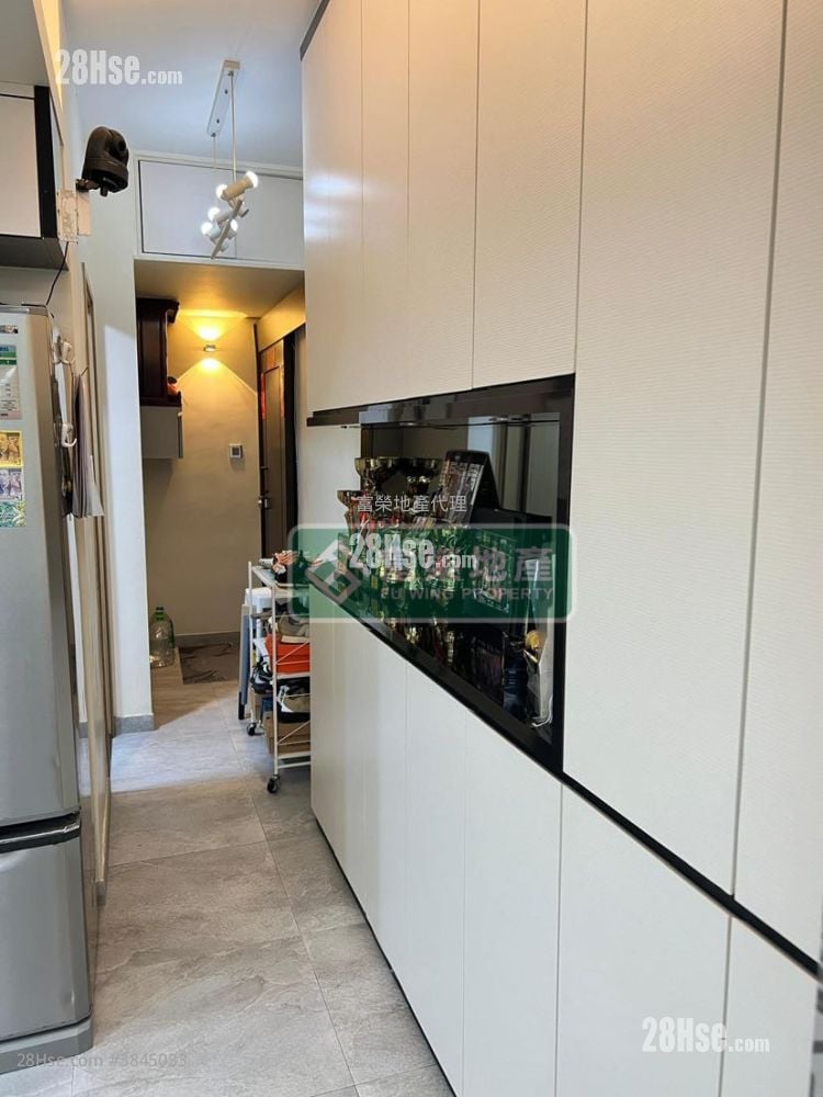 Tak Fung Building Sell 3 Bedrooms , 1 Bathroom 593 ft²