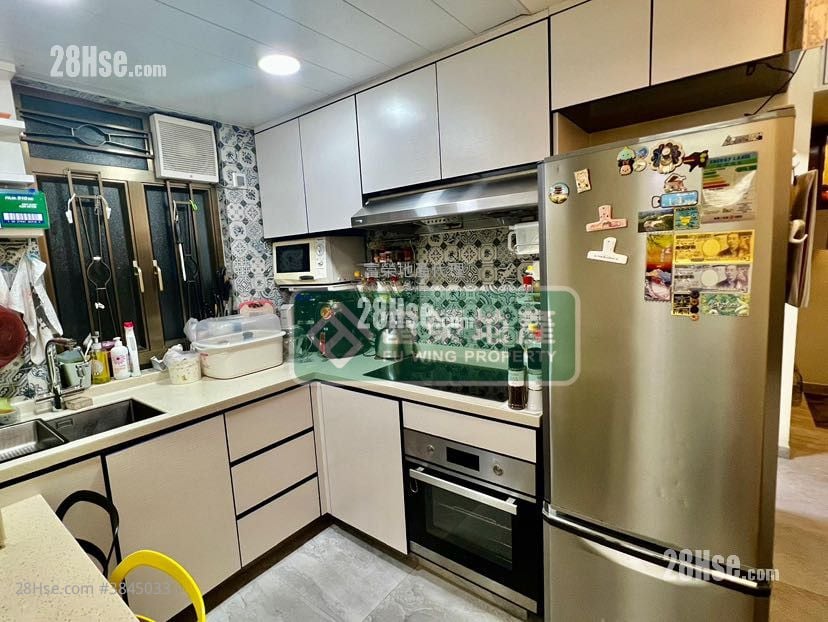 Tak Fung Building Sell 3 Bedrooms , 1 Bathroom 593 ft²