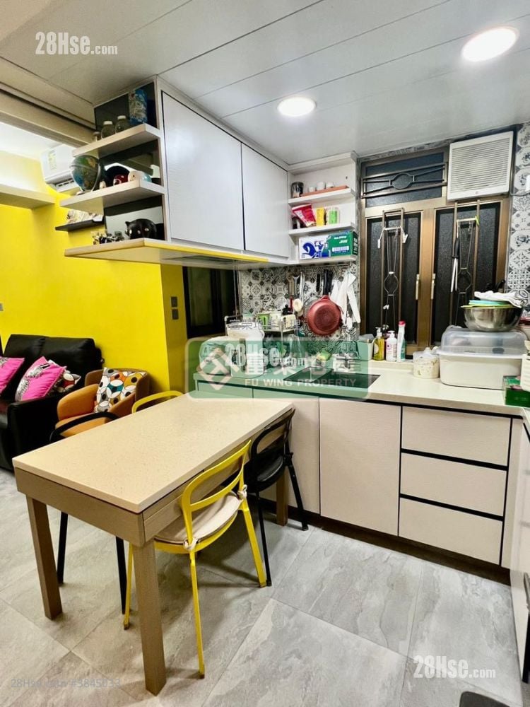 Tak Fung Building Sell 3 Bedrooms , 1 Bathroom 593 ft²