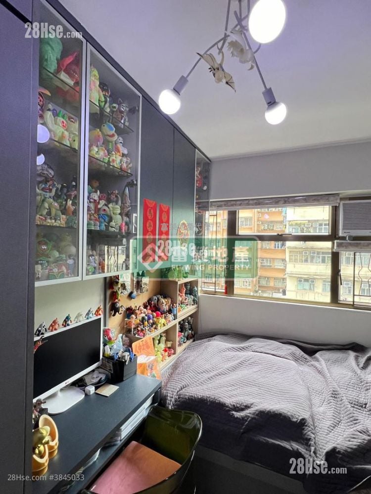 Tak Fung Building Sell 3 Bedrooms , 1 Bathroom 593 ft²