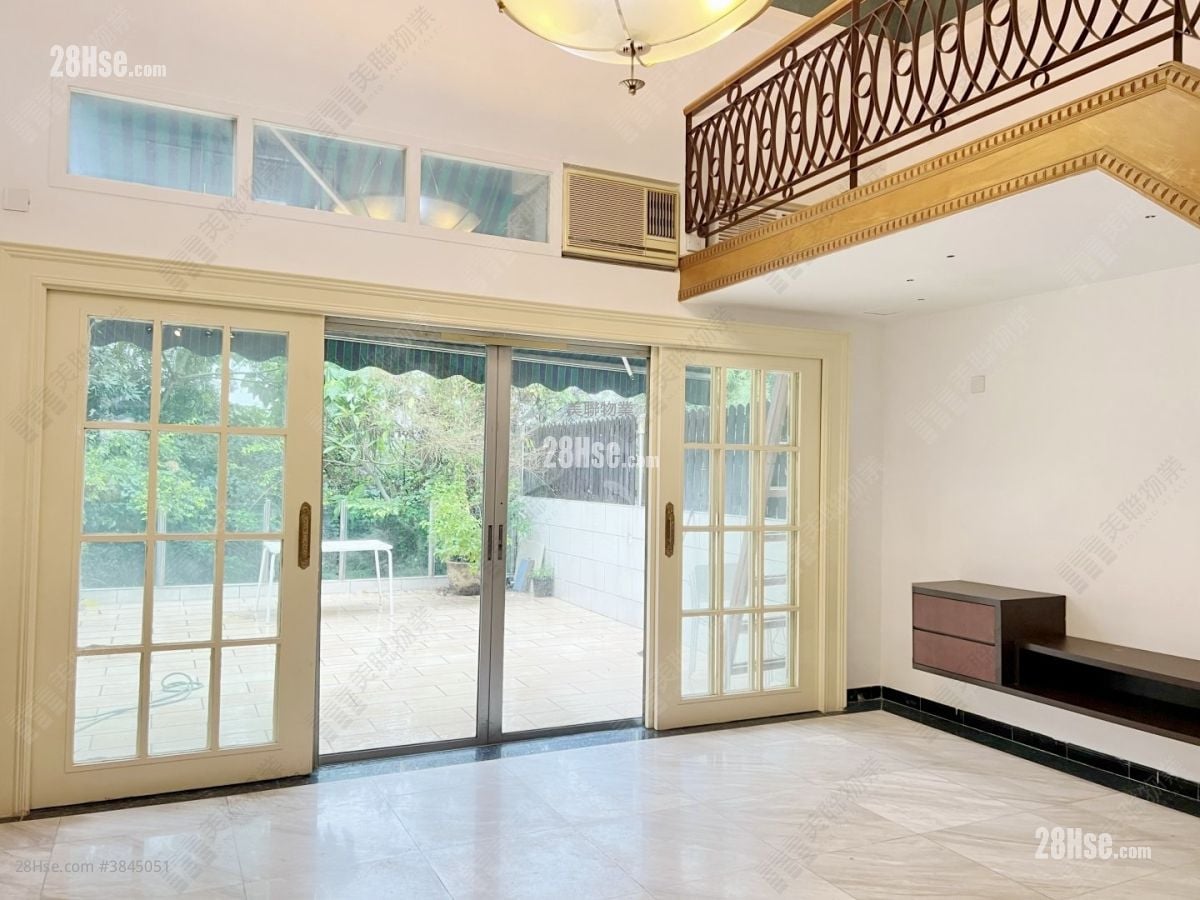living room: Palm Springs Sell 3 Bedrooms , 2 Bathrooms 1,198 ft²