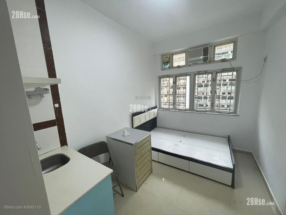 Sun Hing Building Rental Studio , 1 Bathroom 130 ft²