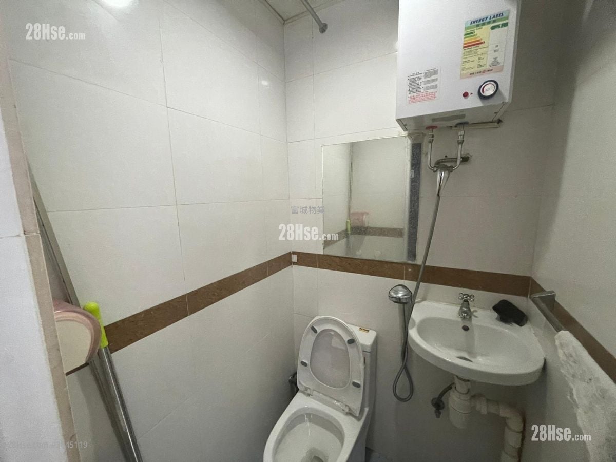 Sun Hing Building Rental Studio , 1 Bathroom 130 ft²