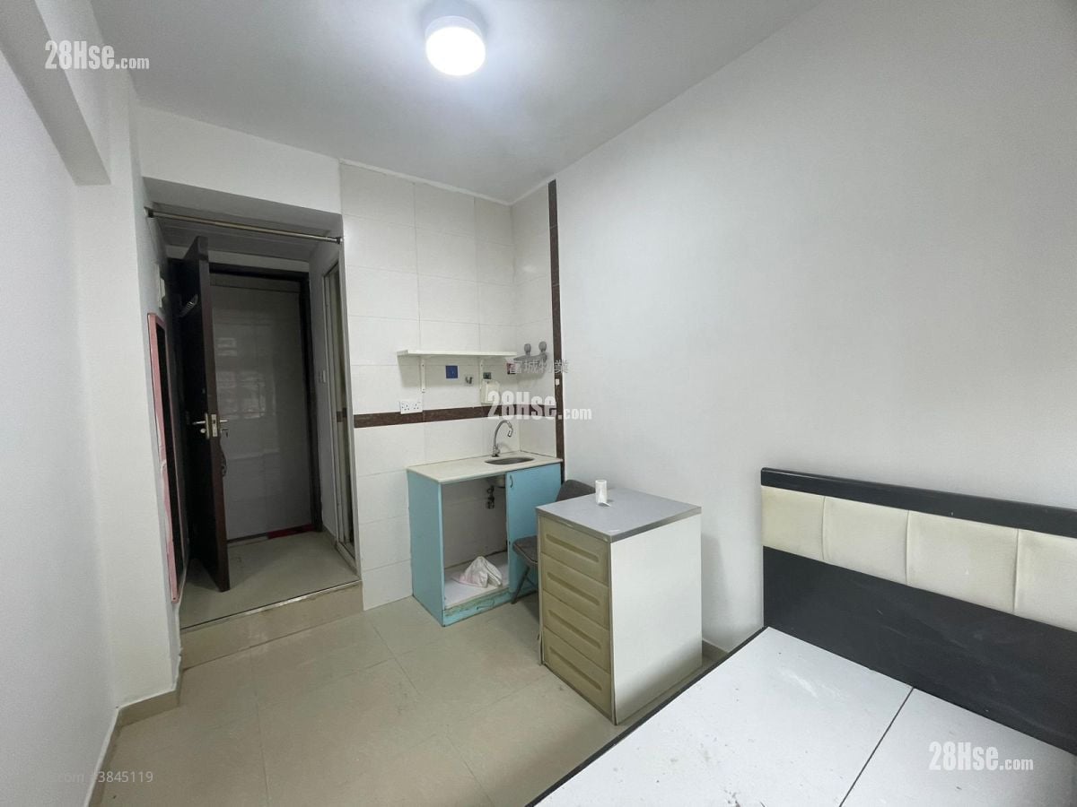 Sun Hing Building Rental Studio , 1 Bathroom 130 ft²