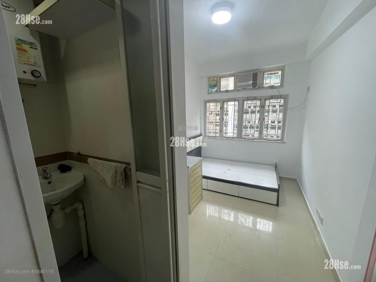 Sun Hing Building Rental Studio , 1 Bathroom 130 ft²