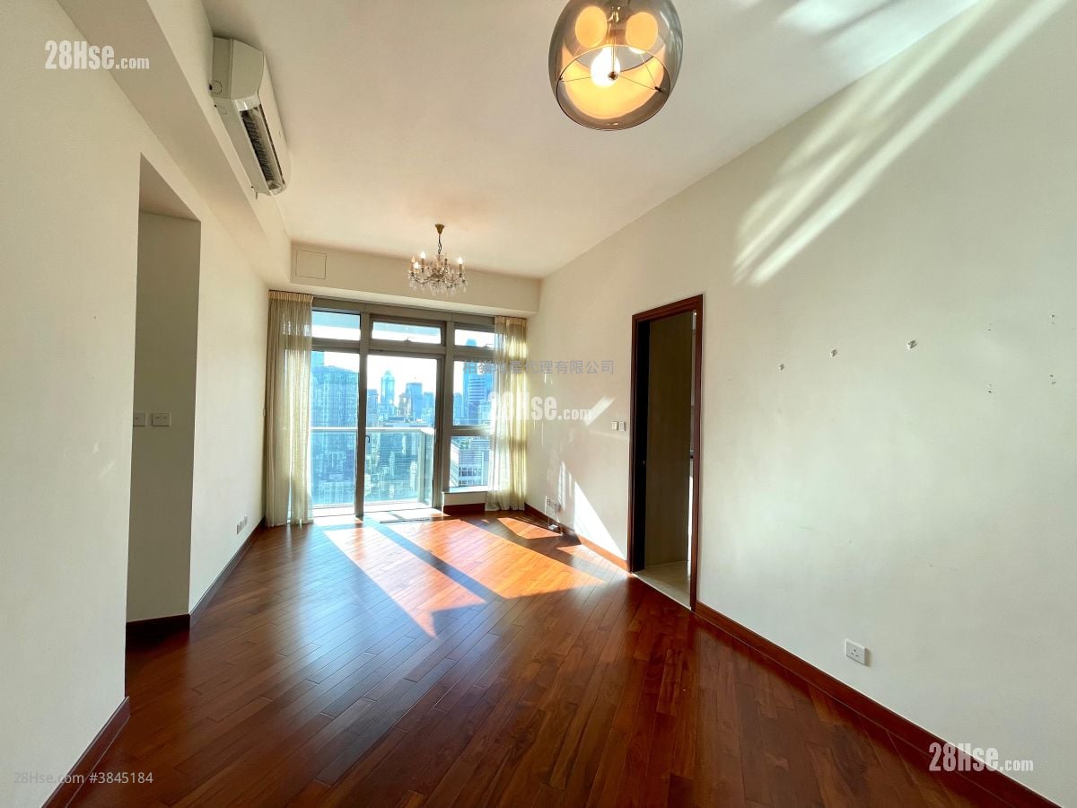 living room: The Avenue Sell 4 Bedrooms , 3 Bathrooms 931 ft²