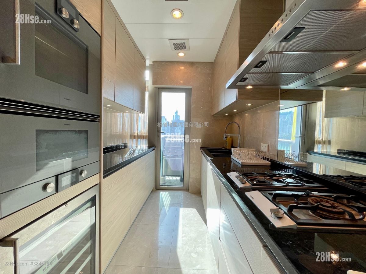 The Avenue Sell 4 Bedrooms , 3 Bathrooms 931 ft²