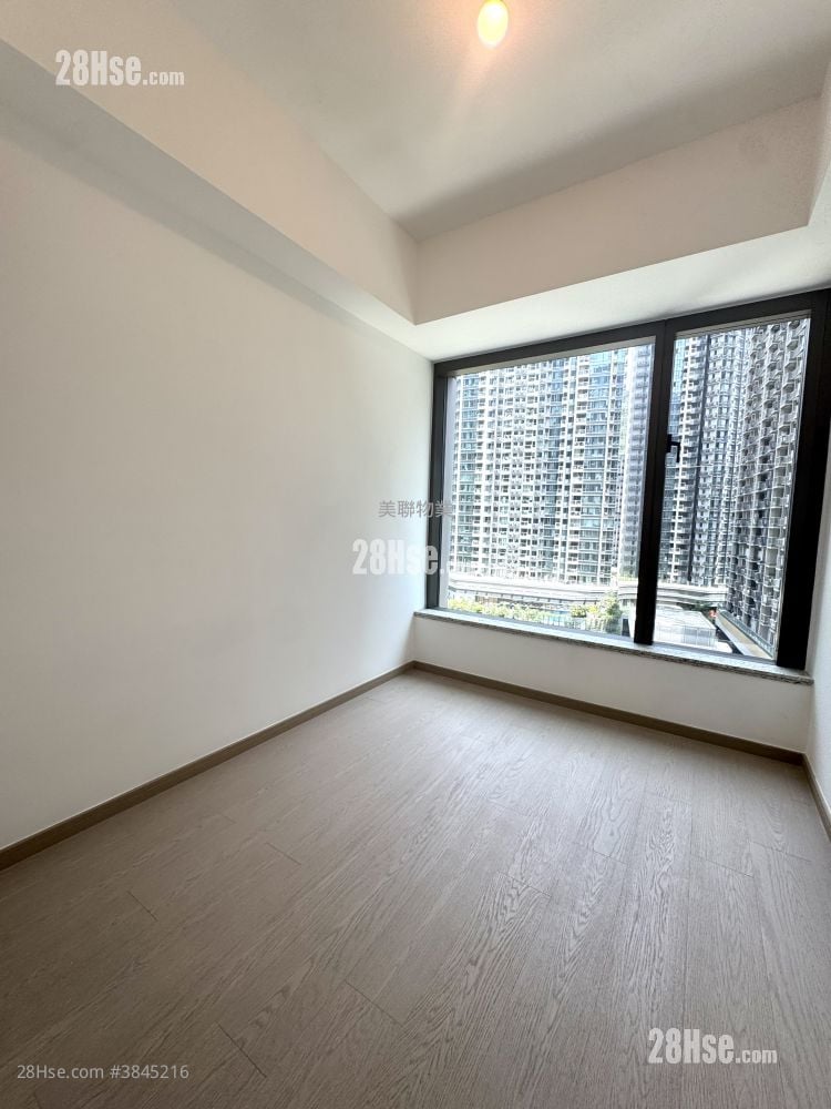 The Southside Sell 3 Bedrooms , 3 Bathrooms 958 ft²