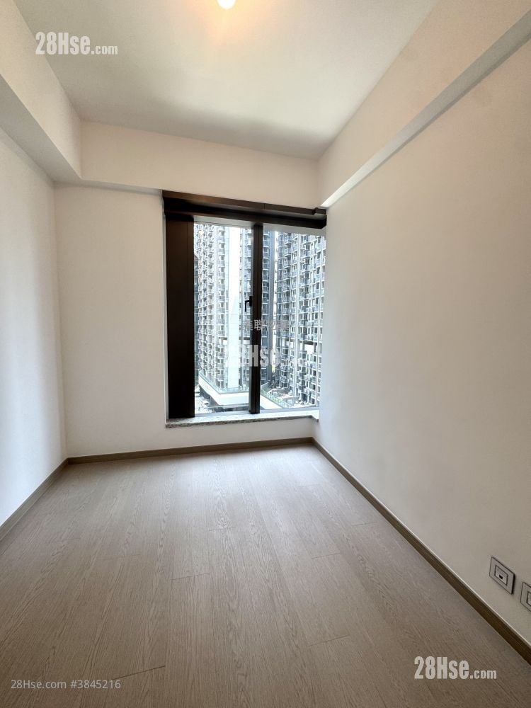 The Southside Sell 3 Bedrooms , 3 Bathrooms 958 ft²