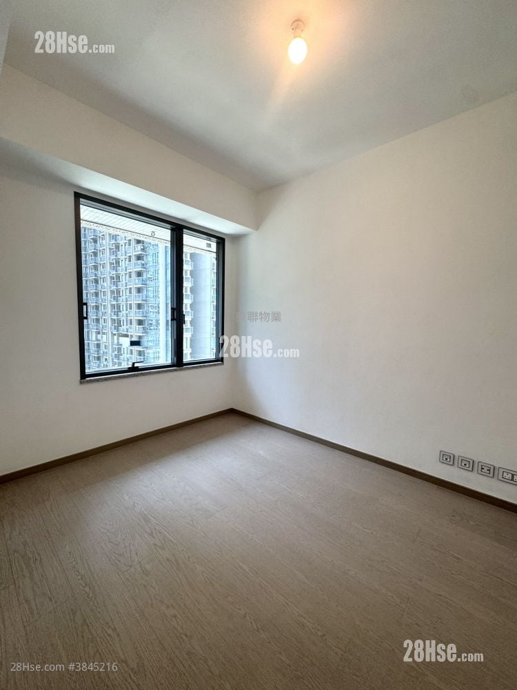 The Southside Sell 3 Bedrooms , 3 Bathrooms 958 ft²