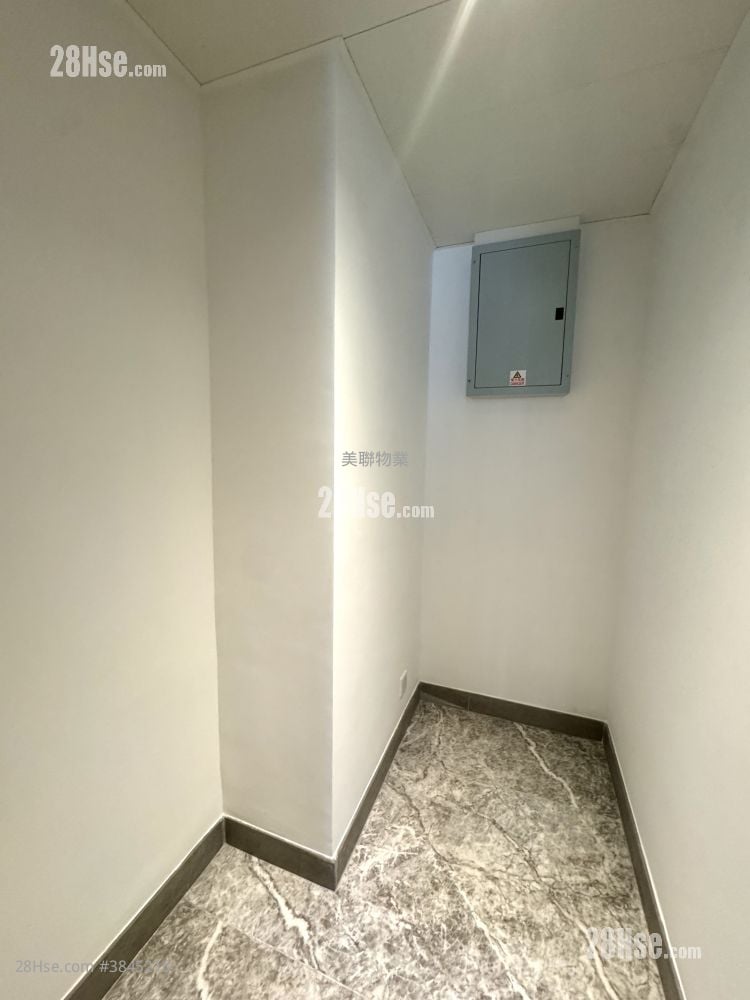 The Southside Sell 3 Bedrooms , 3 Bathrooms 958 ft²