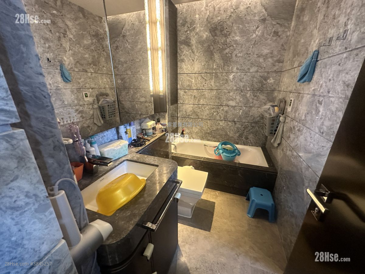 Ultima Sell 4 Bedrooms , 3 Bathrooms 2,018 ft²