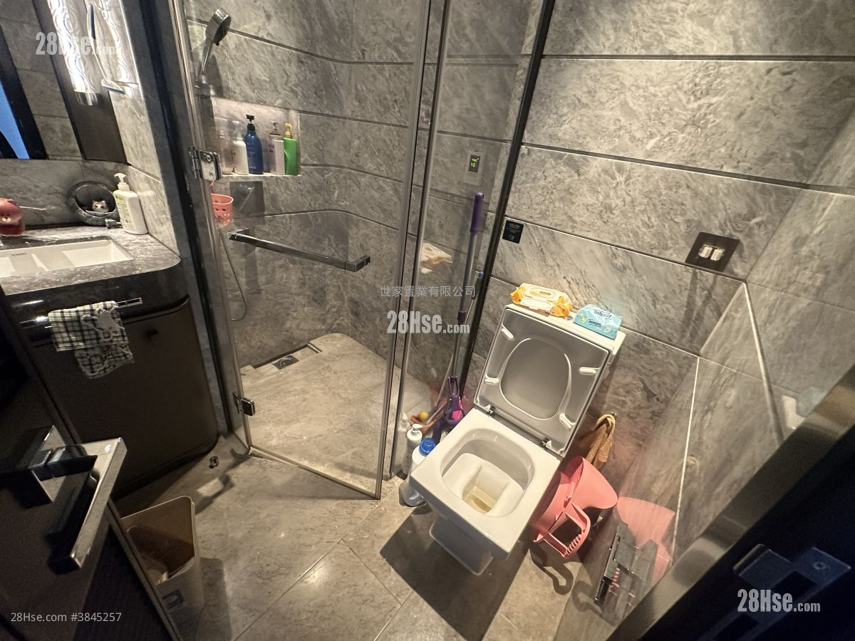 Ultima Sell 4 Bedrooms , 3 Bathrooms 2,018 ft²