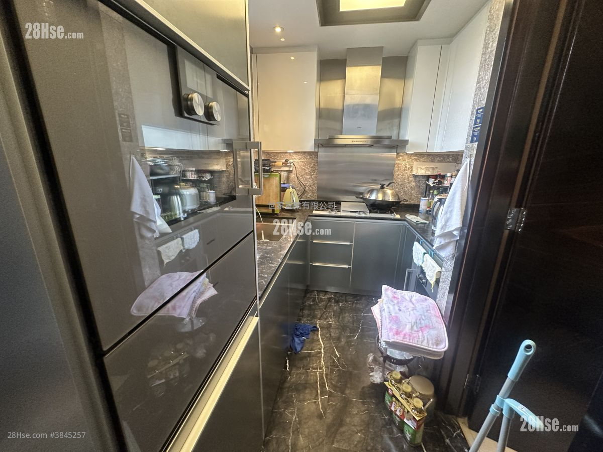 Ultima Sell 4 Bedrooms , 3 Bathrooms 2,018 ft²