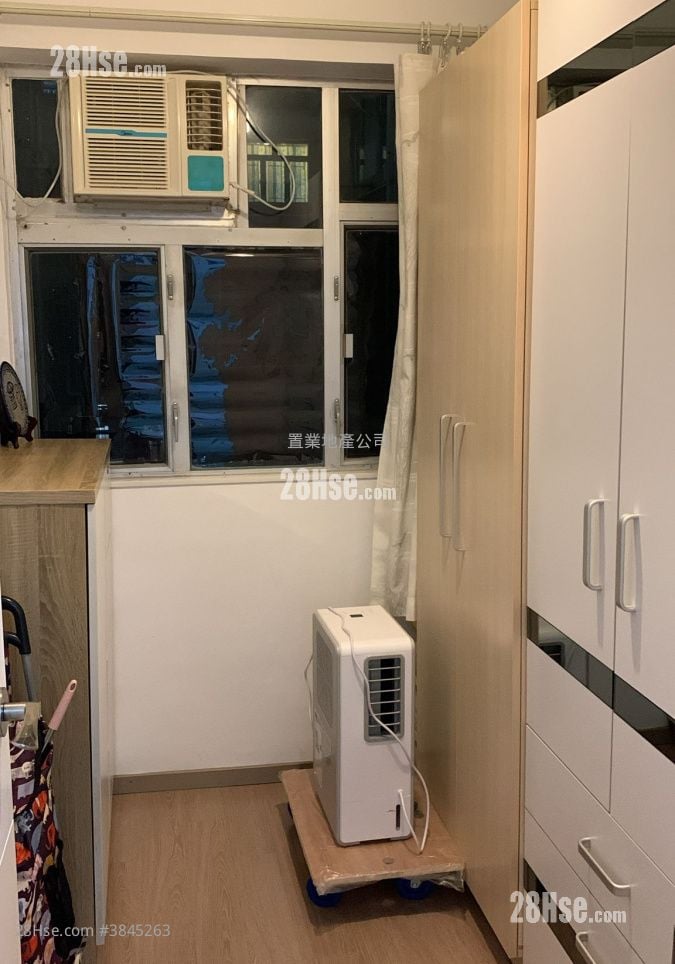 Fu Tor Loy Sun Chuen Sell 2 Bedrooms , 1 Bathroom 268 ft²