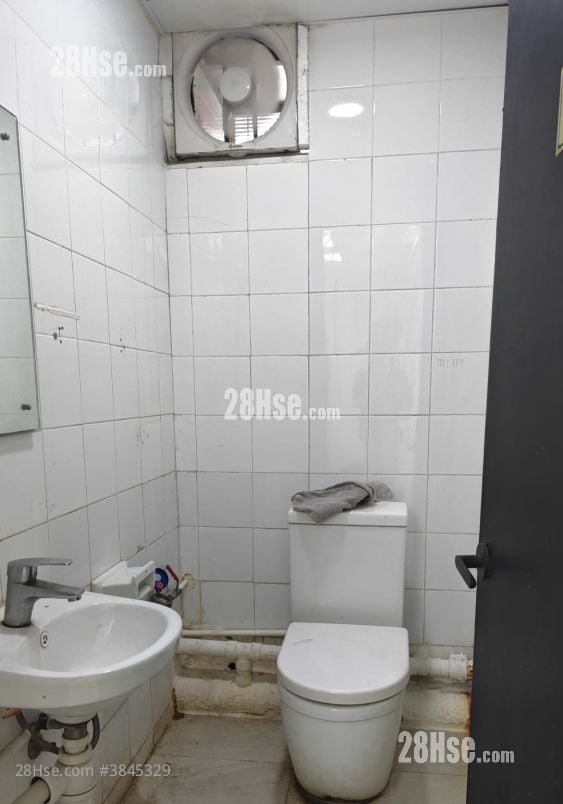 Ew International Tower Rental 210 ft²