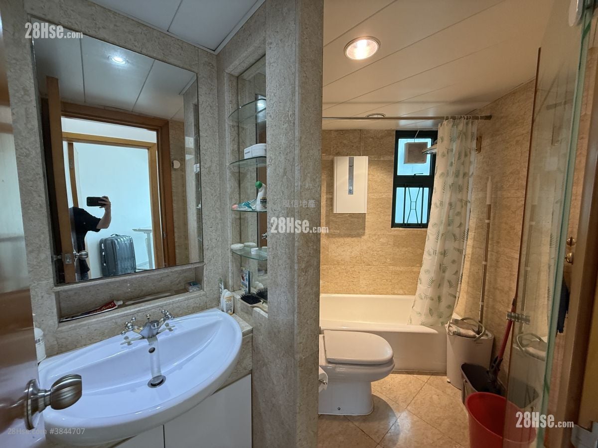 Manhattan Heights Rental 2 Bedrooms , 1 Bathroom 434 ft²