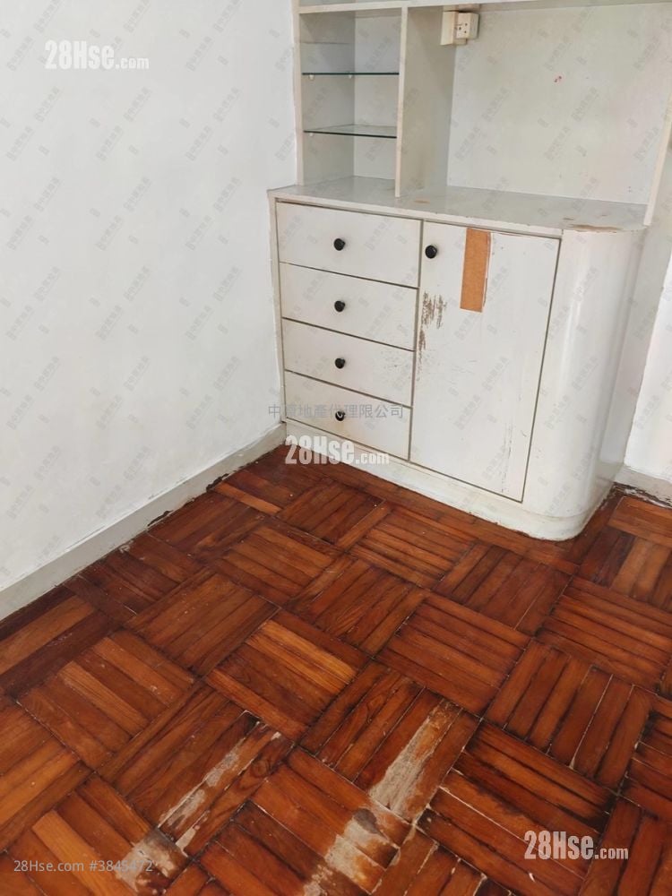 Golden Lion Garden Sell 2 Bedrooms 270 ft²