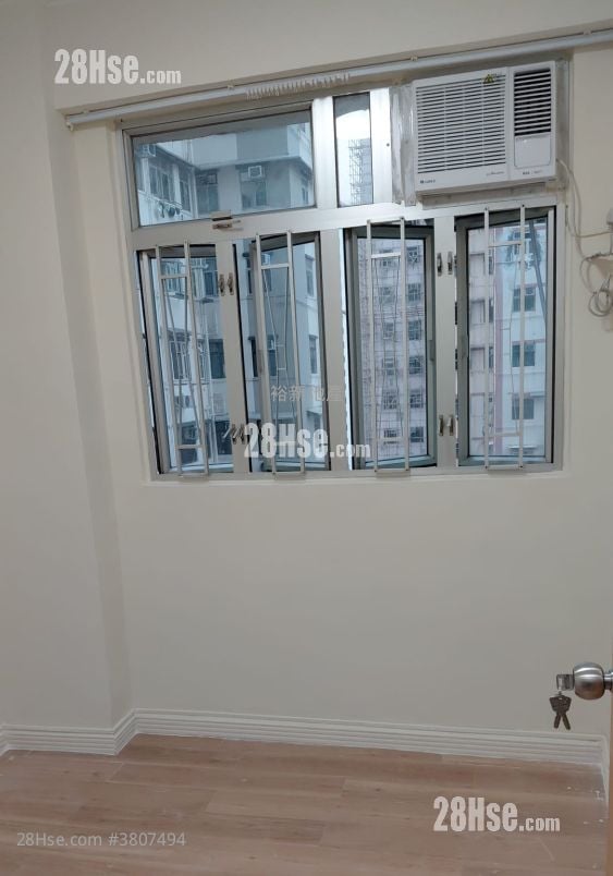 Kwai Chung Building Sell 2 Bedrooms , 1 Bathroom 415 ft²