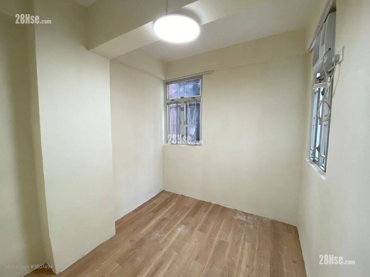 Kwai Chung Building Sell 2 Bedrooms , 1 Bathroom 415 ft²