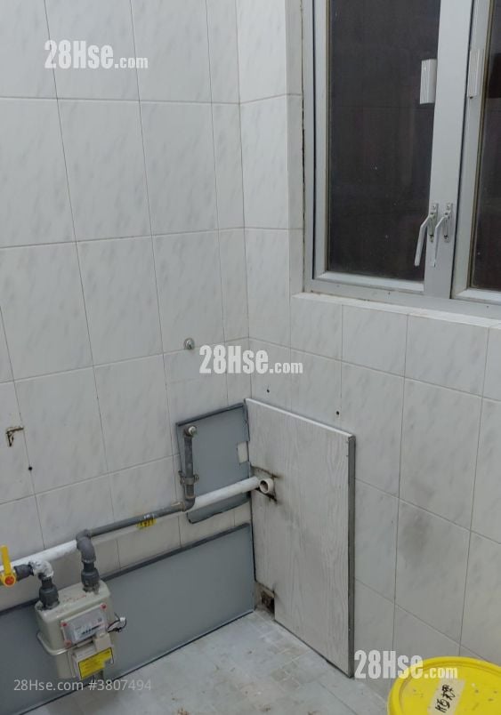 Kwai Chung Building Sell 2 Bedrooms , 1 Bathroom 415 ft²