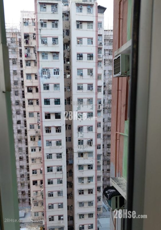 Kwai Chung Building Sell 2 Bedrooms , 1 Bathroom 415 ft²