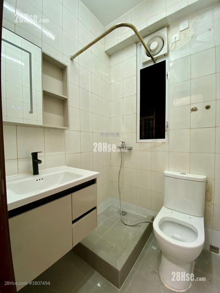 Kwai Chung Building Sell 2 Bedrooms , 1 Bathroom 415 ft²
