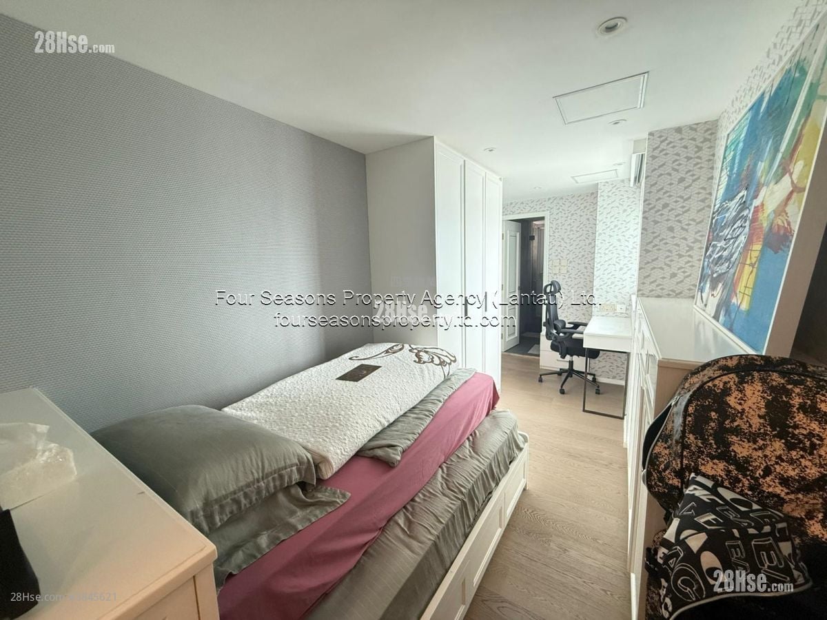 Harbourfront Landmark Sell 5+ Bedrooms , 5+ Bathrooms 1,580 ft²
