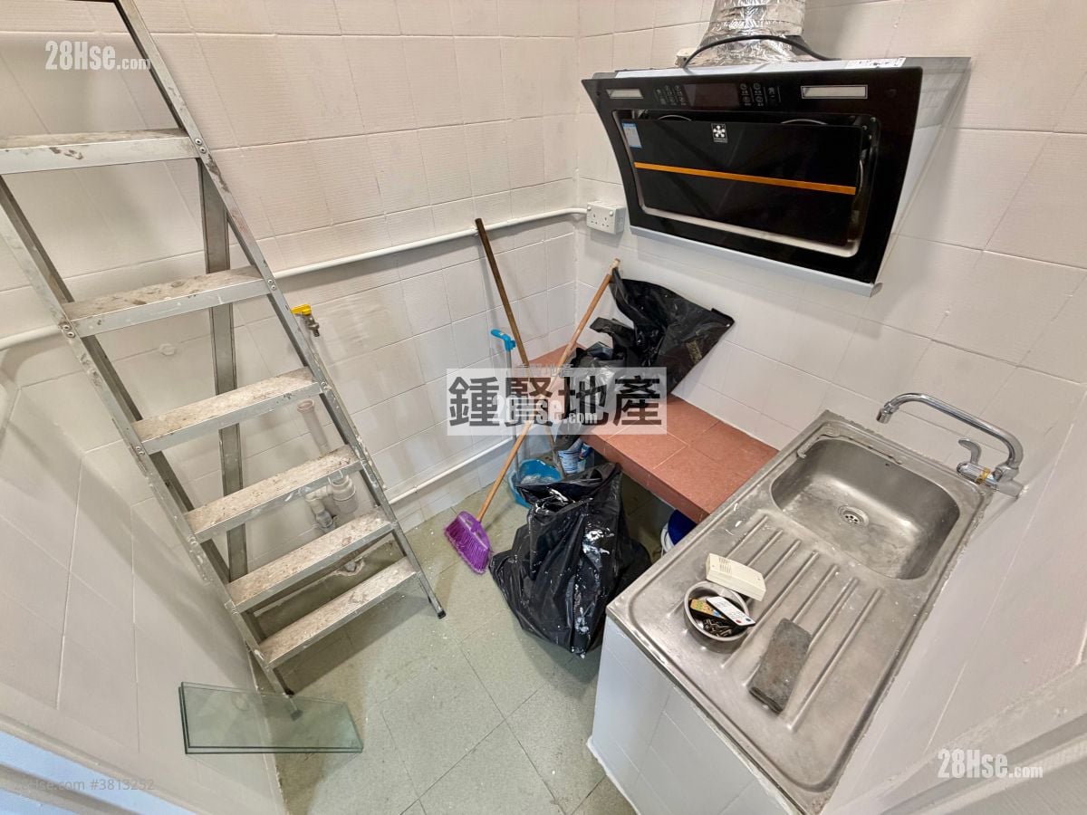 Yan Oi Building Sell 2 Bedrooms , 1 Bathroom 434 ft²