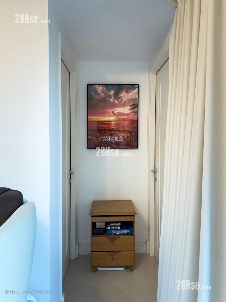 Le Prestige Sell 3 Bedrooms , 2 Bathrooms 728 ft²