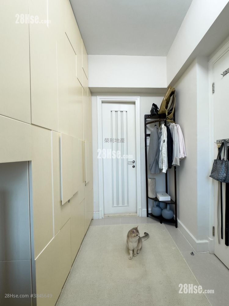 Le Prestige Sell 3 Bedrooms , 2 Bathrooms 728 ft²