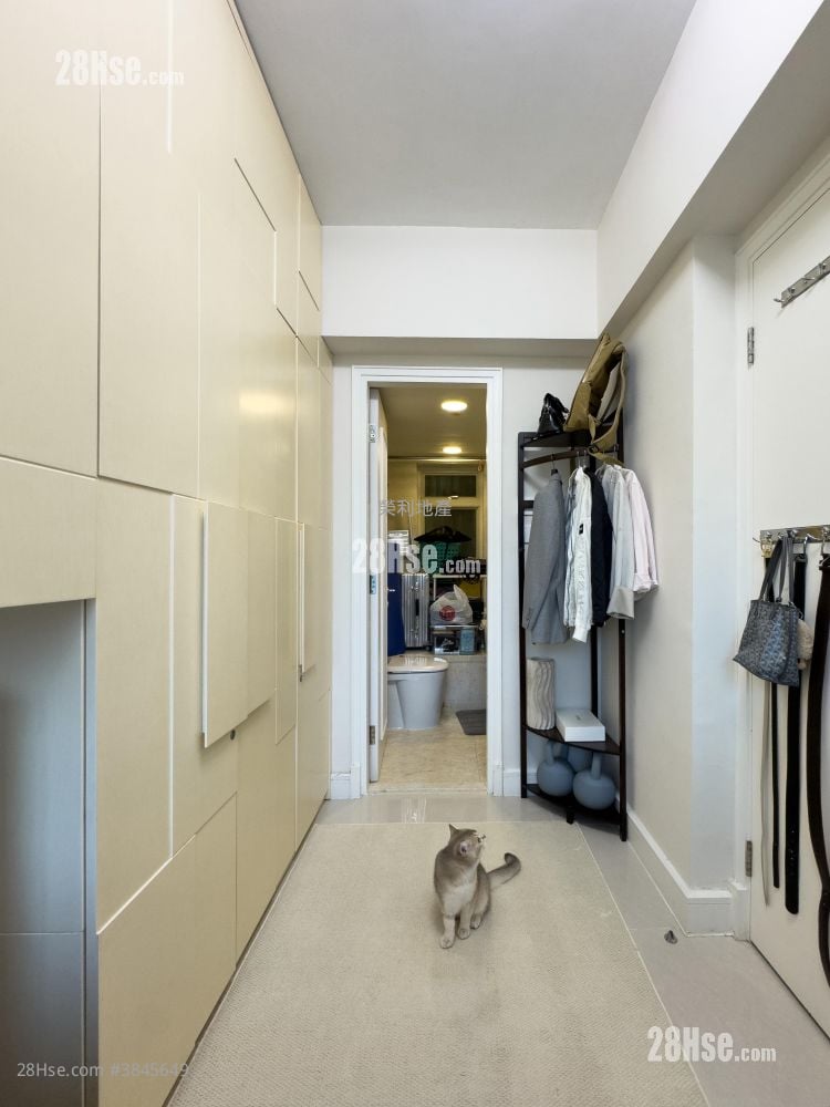 Le Prestige Sell 3 Bedrooms , 2 Bathrooms 728 ft²