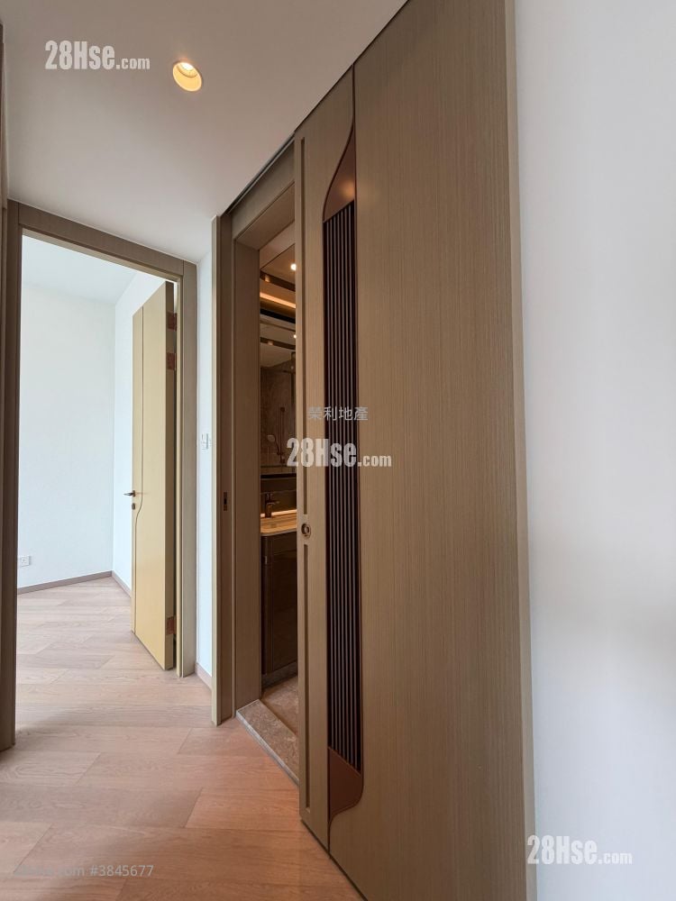 Victoria Voyage Rental 2 Bedrooms , 1 Bathroom 560 ft²