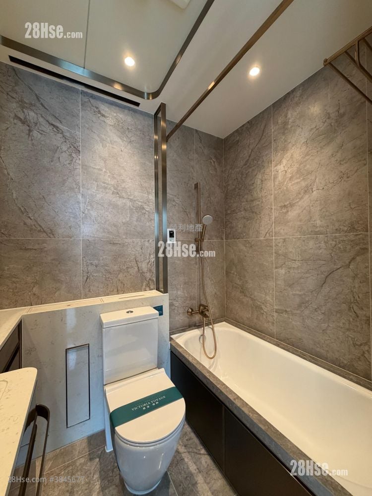 Victoria Voyage Rental 2 Bedrooms , 1 Bathroom 560 ft²
