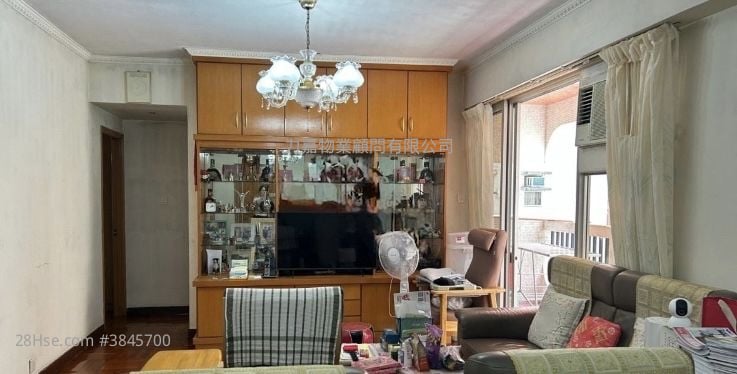 Dragon Court Sell 3 Bedrooms , 2 Bathrooms 1,143 ft²