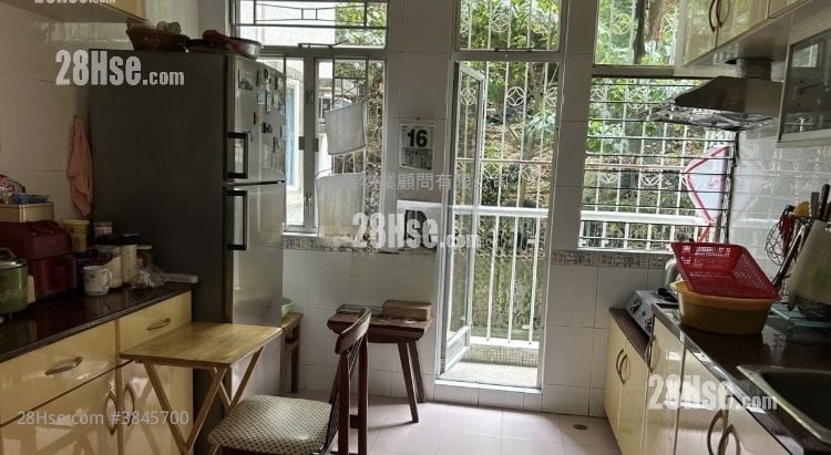 Dragon Court Sell 3 Bedrooms , 2 Bathrooms 1,143 ft²