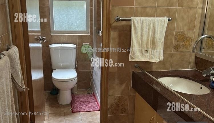 Dragon Court Sell 3 Bedrooms , 2 Bathrooms 1,143 ft²