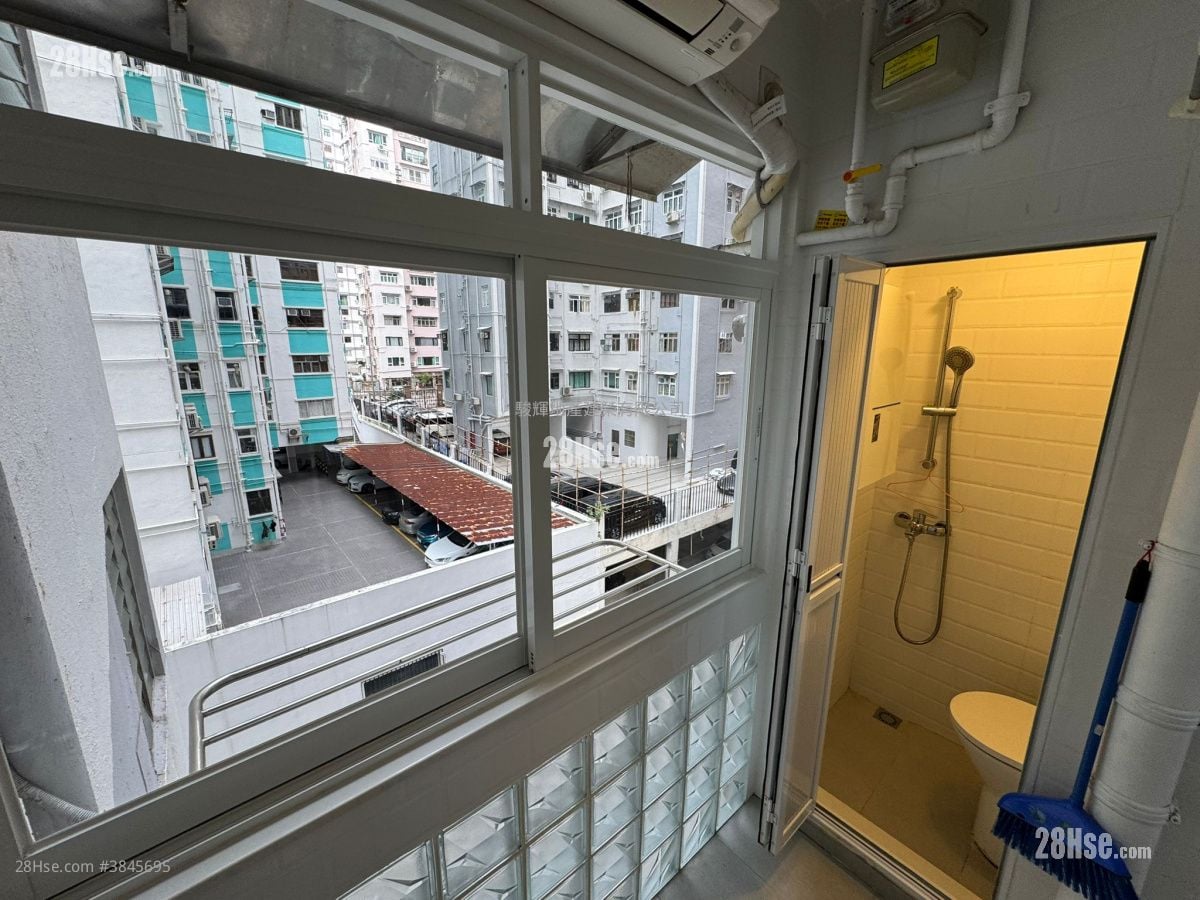 Kerin Court Sell 3 Bedrooms , 2 Bathrooms 1,152 ft²