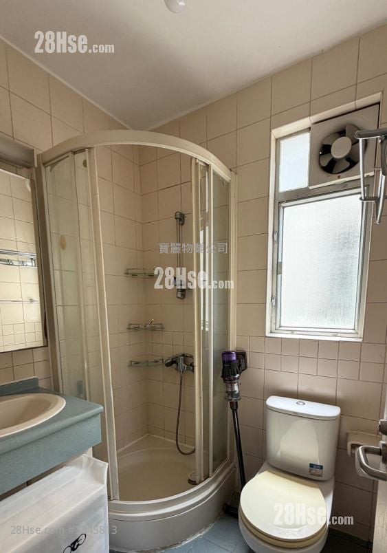 Kam Tai Court Sell 3 Bedrooms , 2 Bathrooms 650 ft²