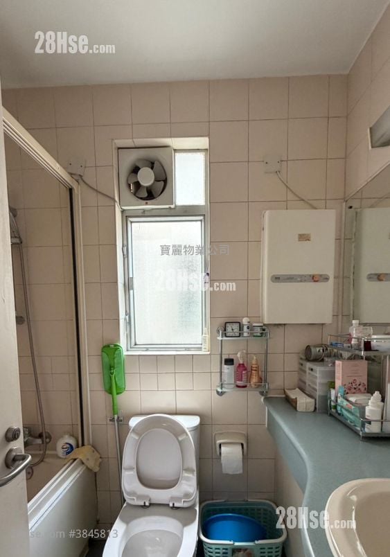 Kam Tai Court Sell 3 Bedrooms , 2 Bathrooms 650 ft²
