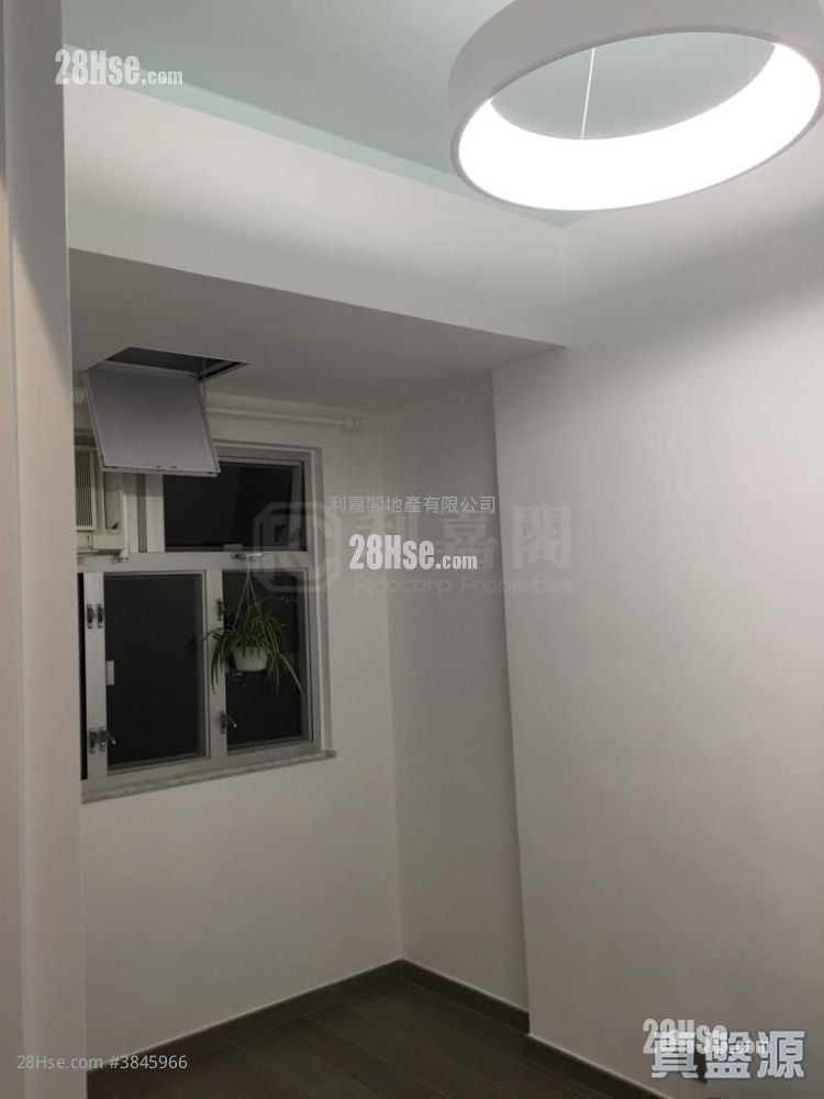 Sun Ying Building Sell 2 Bedrooms 482 ft²