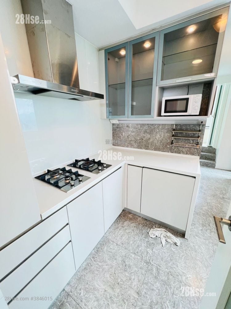 Crown By The Sea Rental 5+ Bedrooms , 3 Bathrooms 1,026 ft²