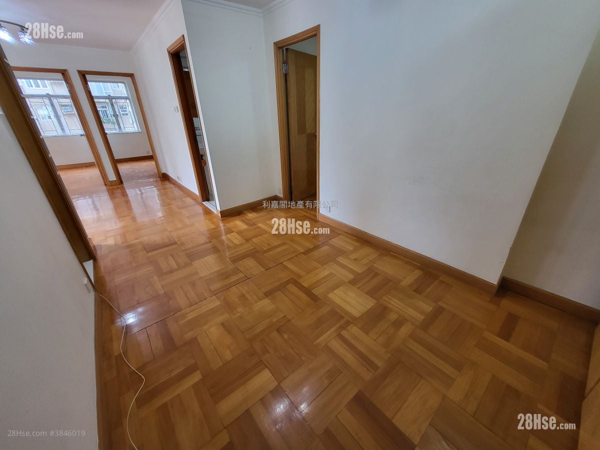 Mei Foo Sun Chuen Sell 3 Bedrooms , 2 Bathrooms 653 ft²