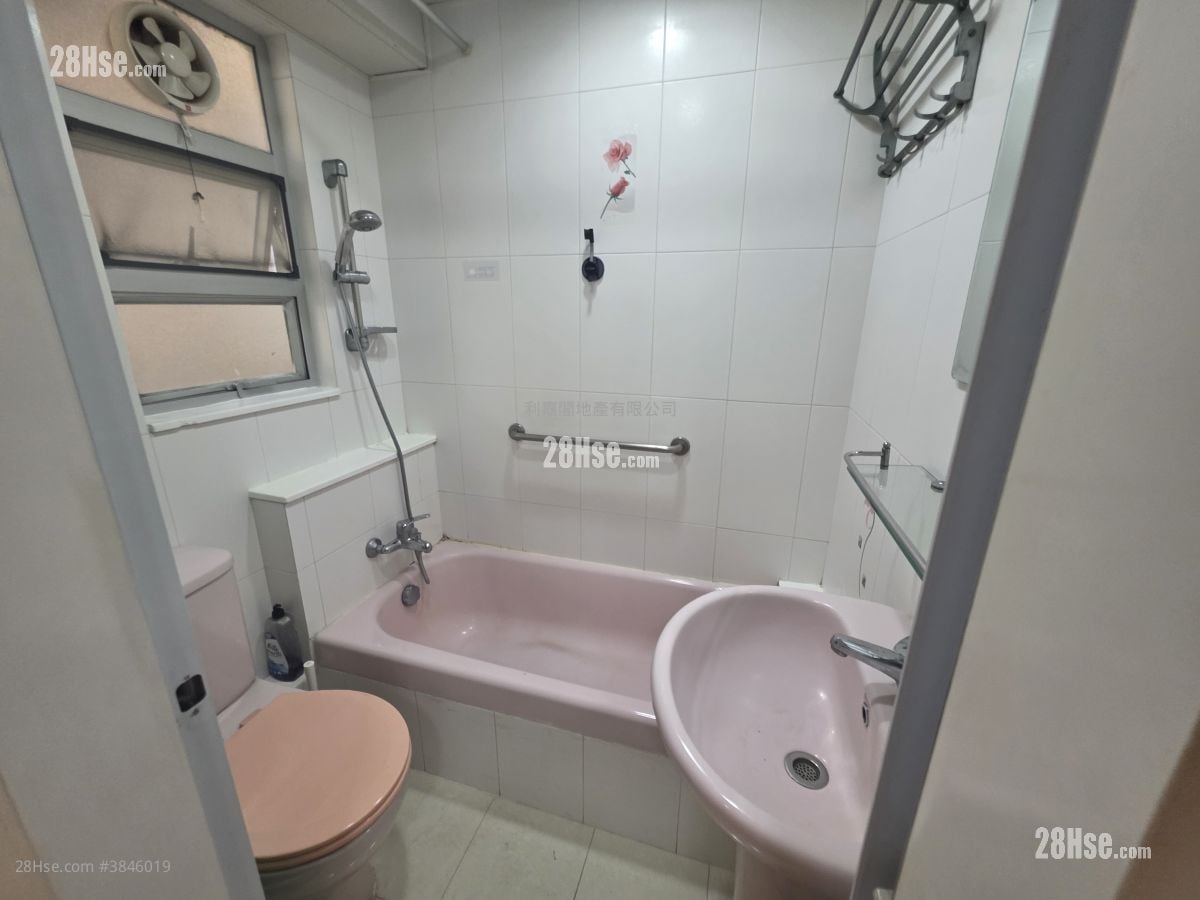 Mei Foo Sun Chuen Sell 3 Bedrooms , 2 Bathrooms 653 ft²