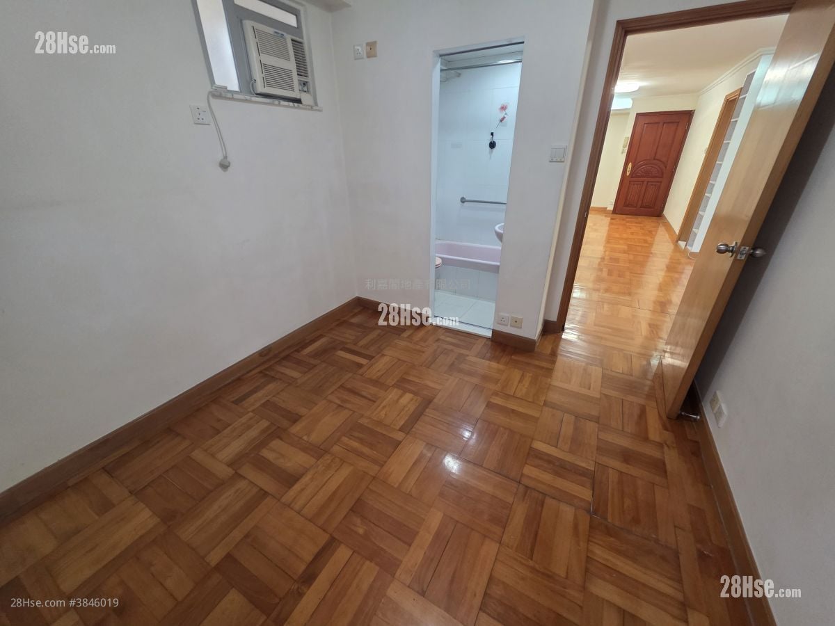 Mei Foo Sun Chuen Sell 3 Bedrooms , 2 Bathrooms 653 ft²