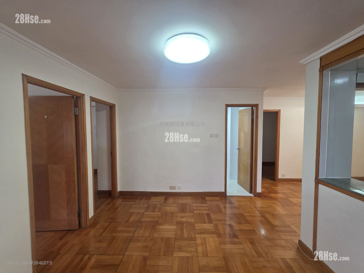 Mei Foo Sun Chuen Sell 3 Bedrooms , 2 Bathrooms 653 ft²