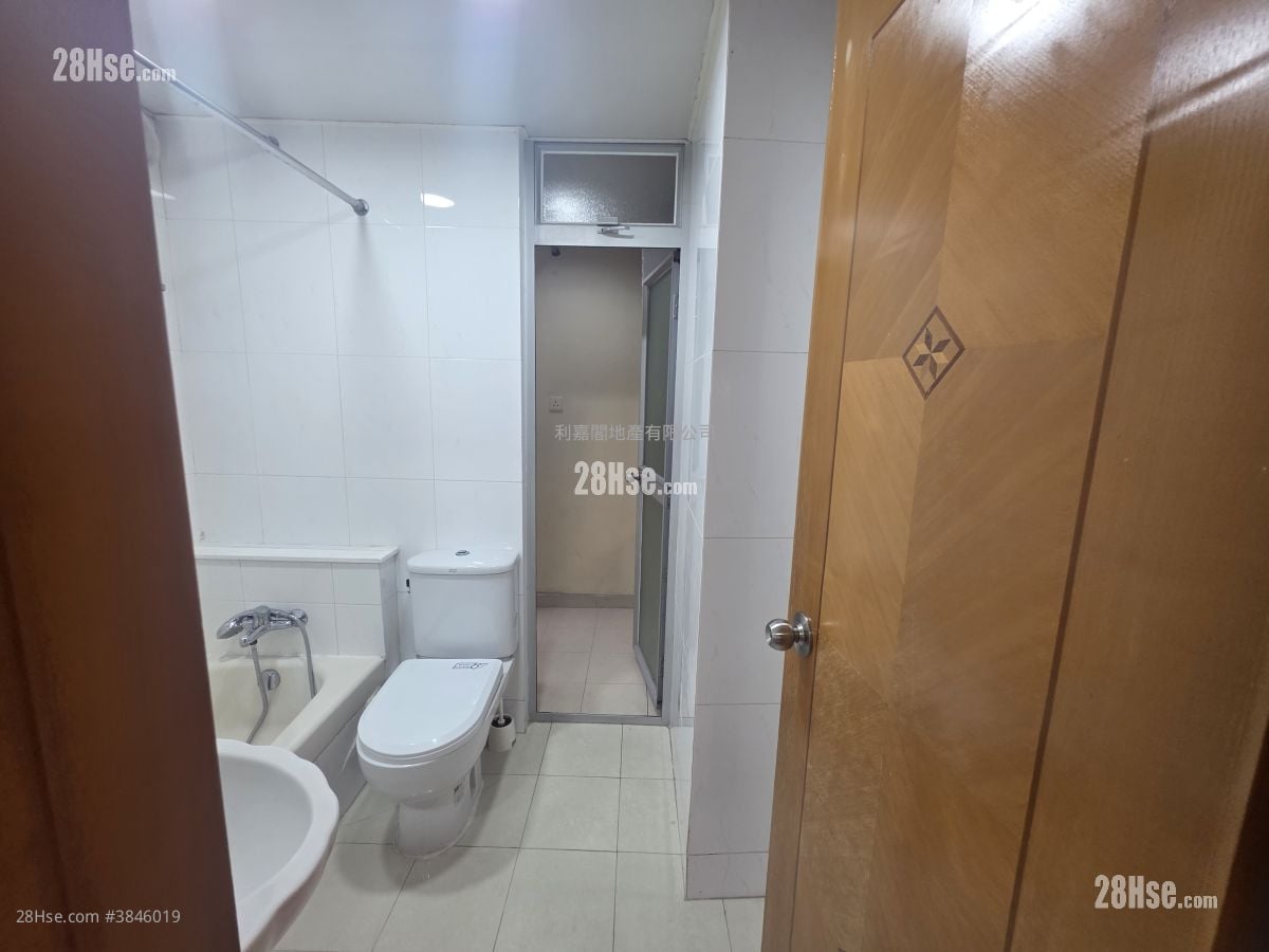 Mei Foo Sun Chuen Sell 3 Bedrooms , 2 Bathrooms 653 ft²
