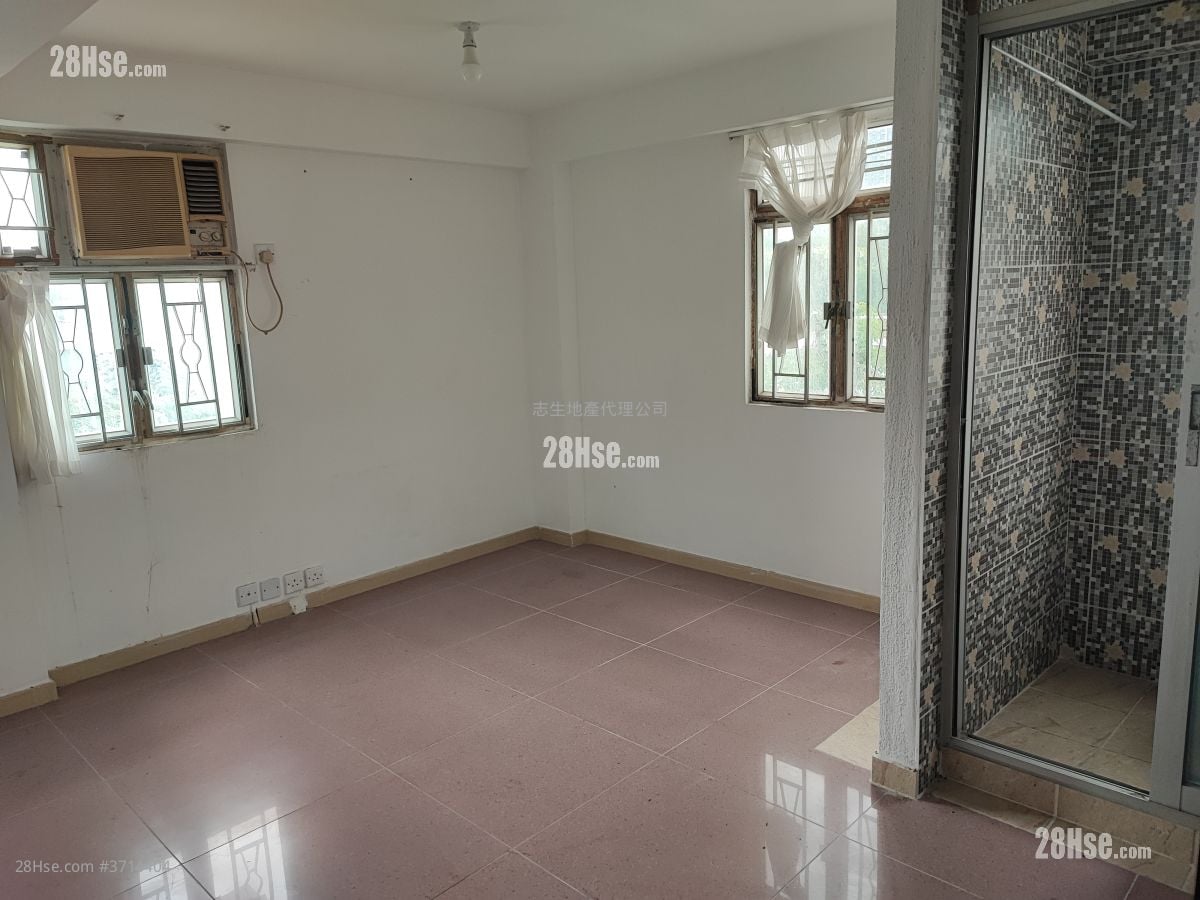 Village Rental Studio , 1 Bathroom 150 ft²
