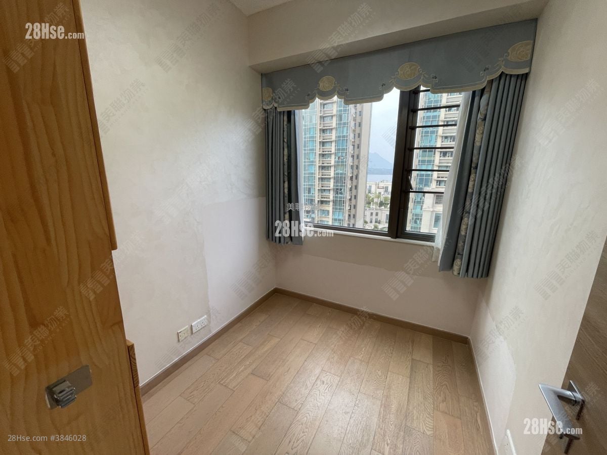 Solaria Rental 3 Bedrooms , 2 Bathrooms 696 ft²